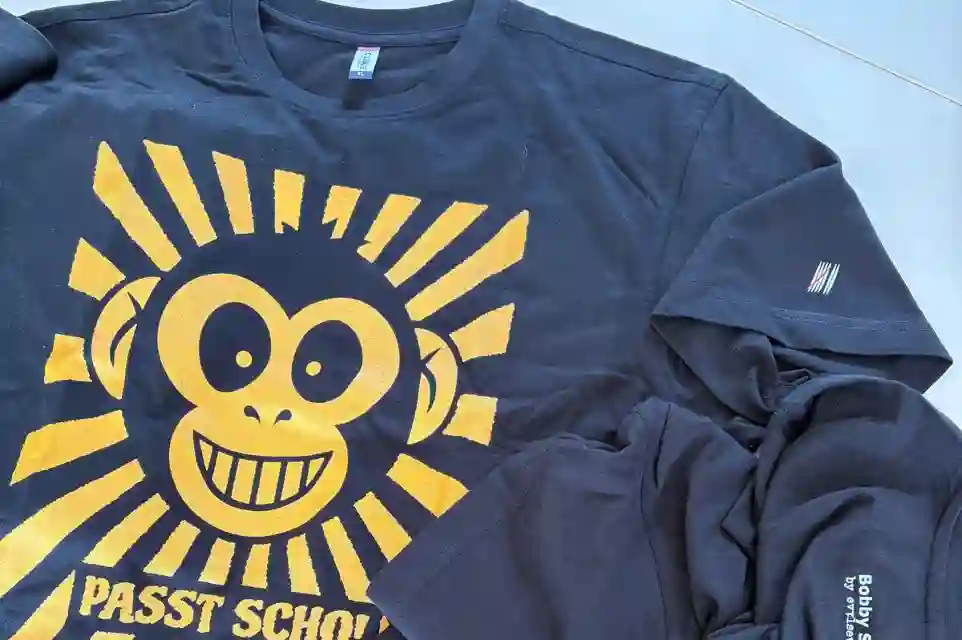 T-Shirt mit Druck - Raum Bruck und Baden