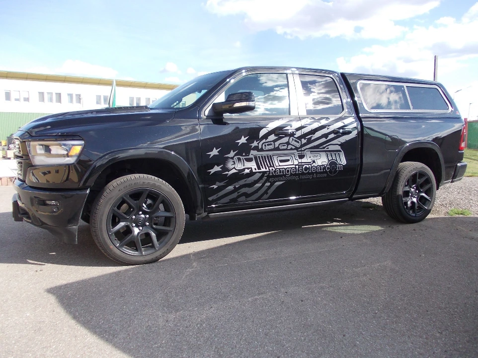 Teilfolierung Firmenfahrzeug Raum Baden